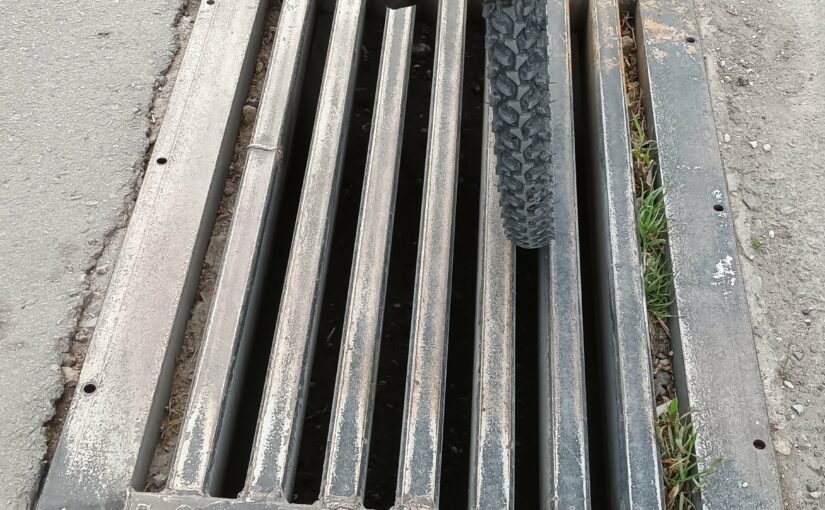 Инфраструктура – Варна – опасни решетки